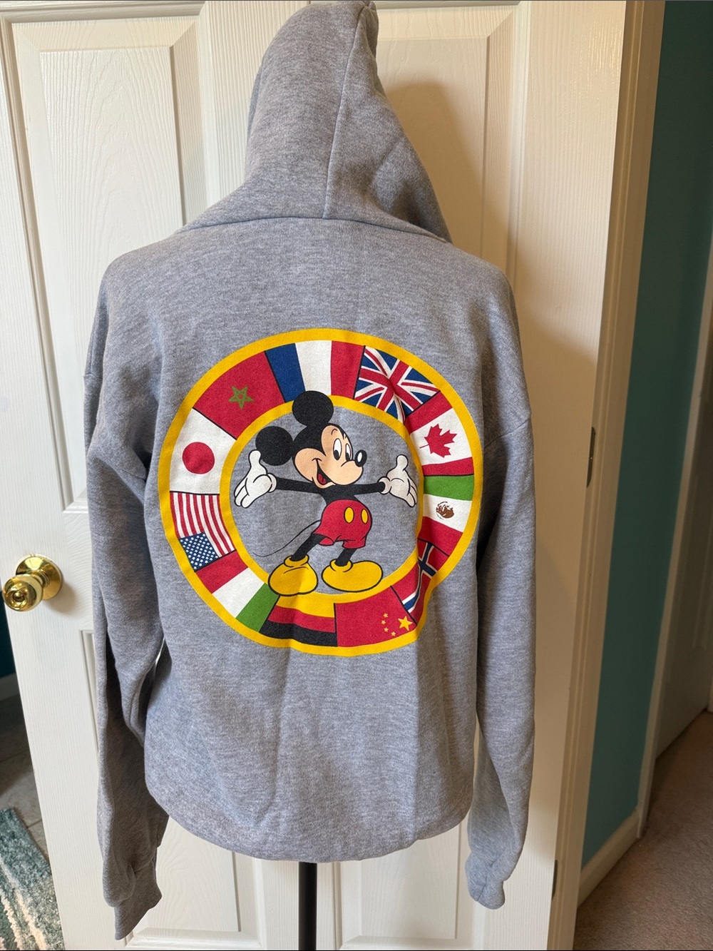 Vintage 90s Disney Epcot Mickey Mouse International Flags Zip Up Hoodie - Small